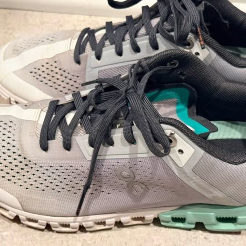 On Cloudflow Running Shoes